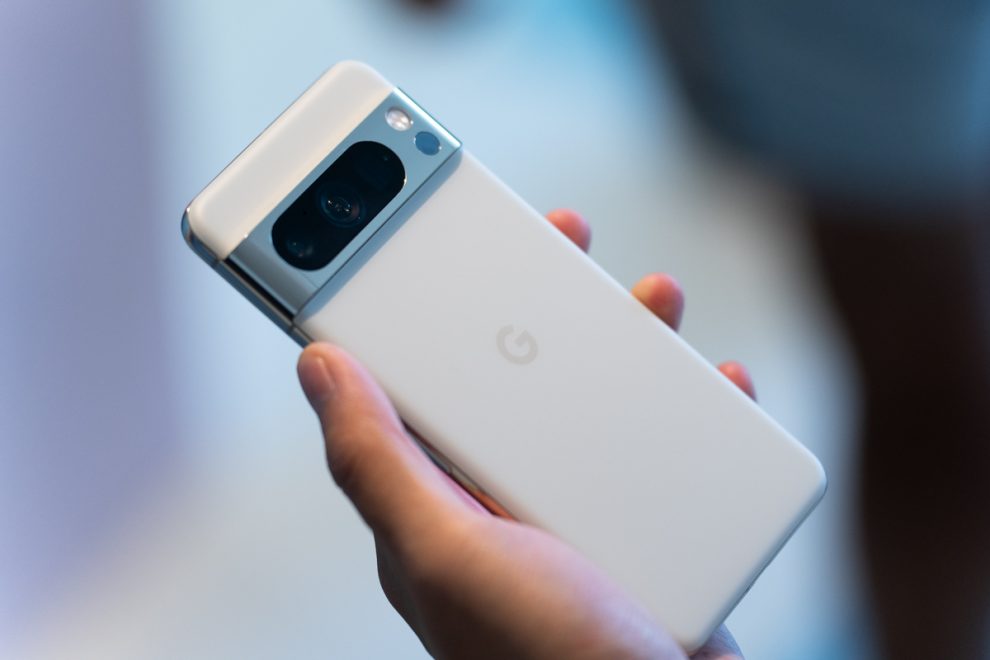 Pixel 8 Pro becomes the first smartphone powered by Google's new AI model,  Gemini | TechCrunch